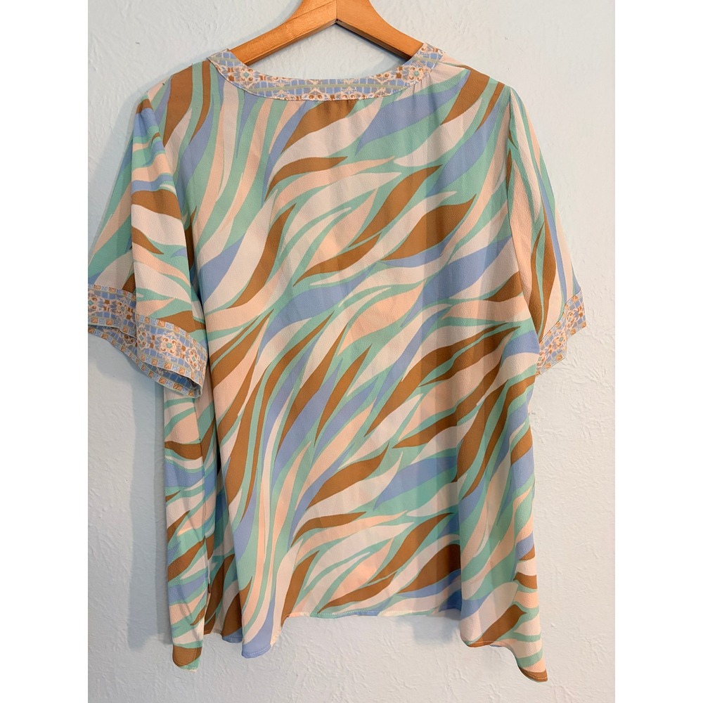Rose + Olive 1X Blouse Plus Size Boho Tunic Aqua Tan Short Sleeve Resortwear - Picture 2 of 9